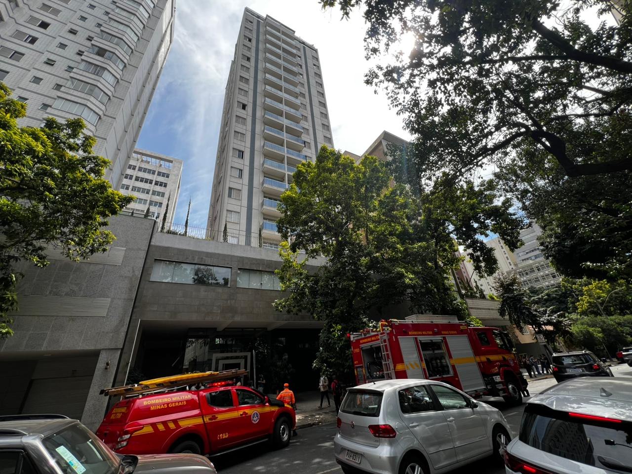Os bombeiros atuaram no local, retiraram a panela e realizaram a ventilação técnica