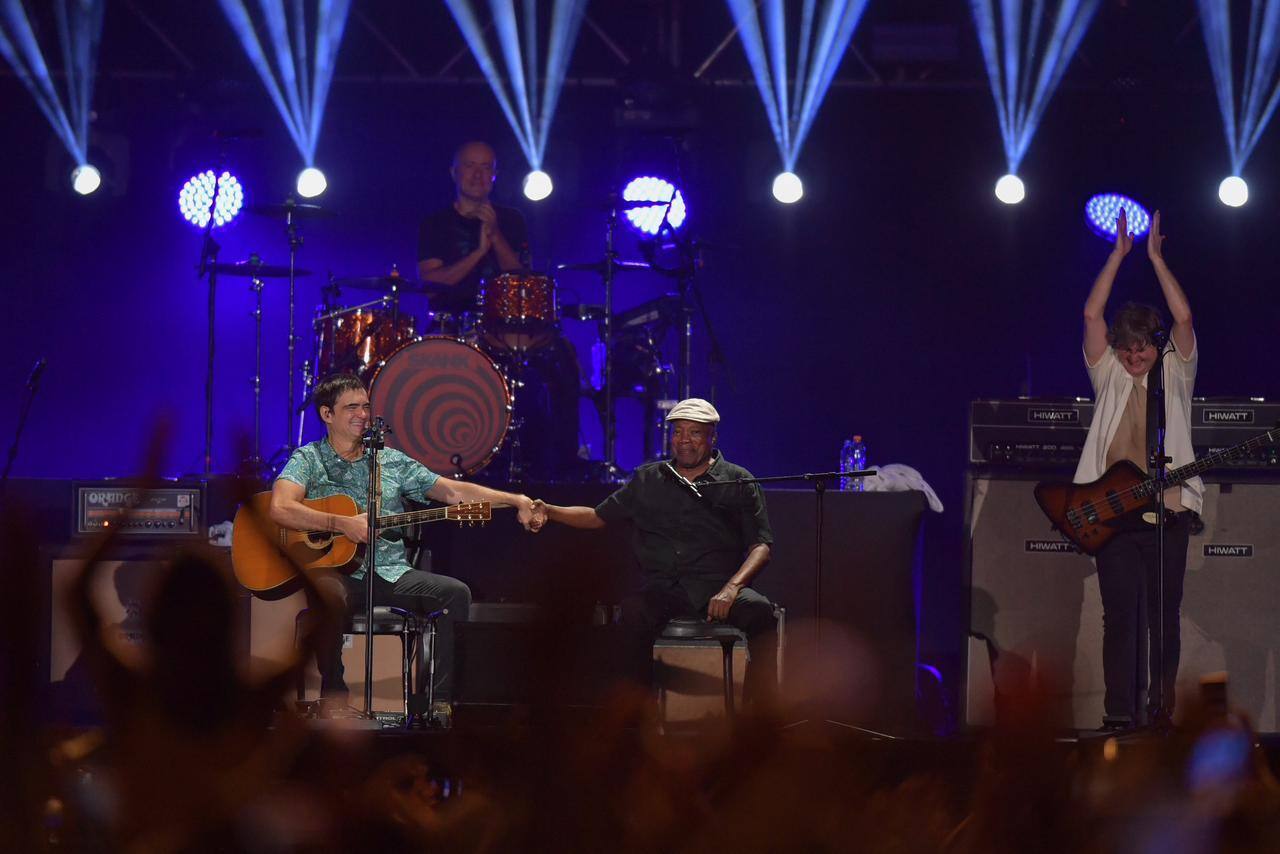 Milton Nascimento interrompe aposentadoria e canta na despedida do Skank