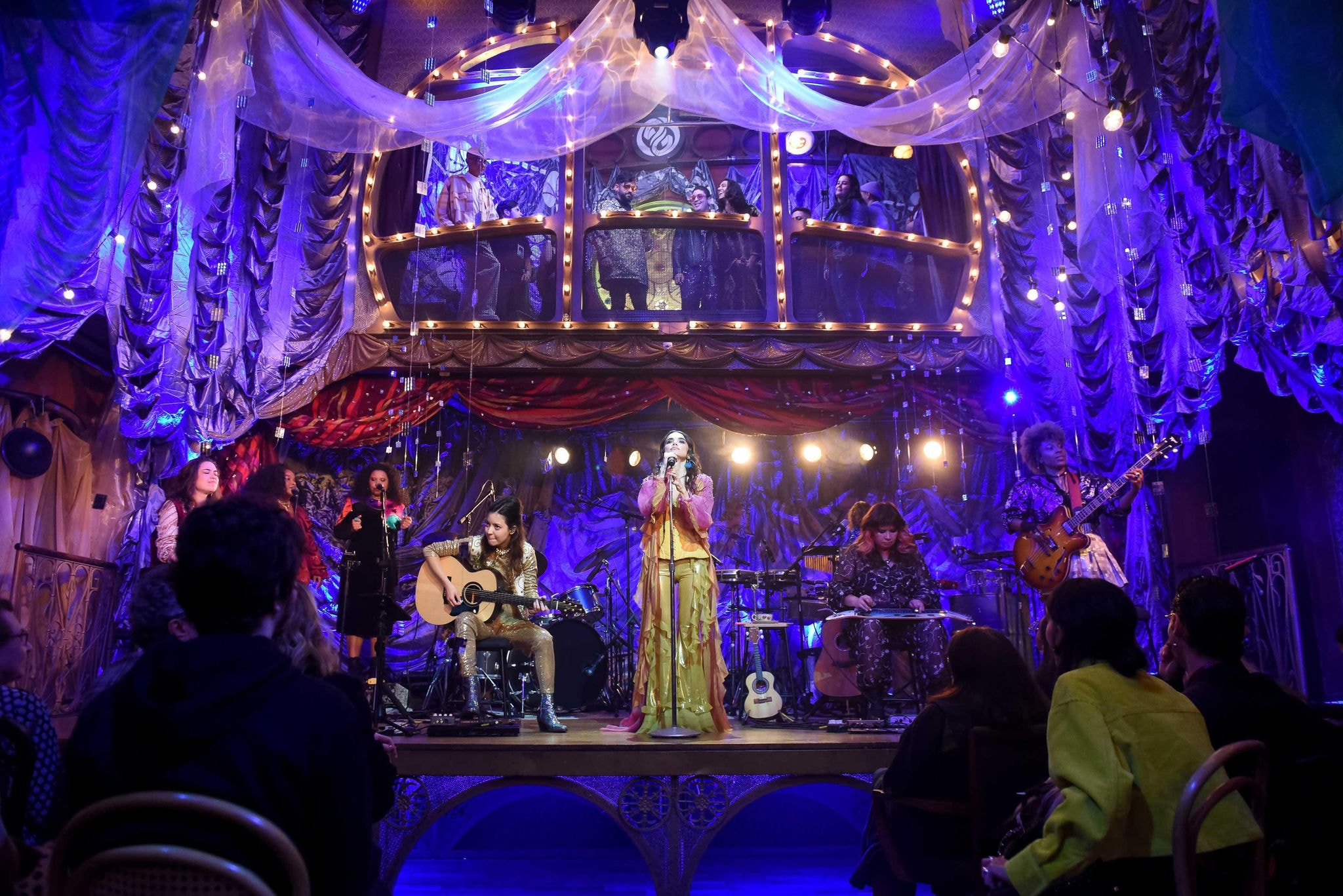 A cantora Manu Gavassi grava versão desplugada de 'Fruto Proibido', disco clássico de Rita Lee em novo Acústico MTV