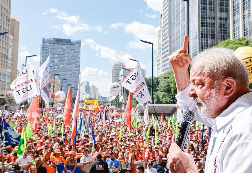 Presidente Lula discursa em ato das centrais sindicais, em São Paulo, durante Dia do Trabalhador
