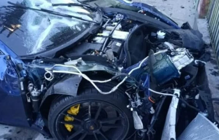 Porsche ficou destruído após acidente, com morte de motorista de um carro de aplicativo
