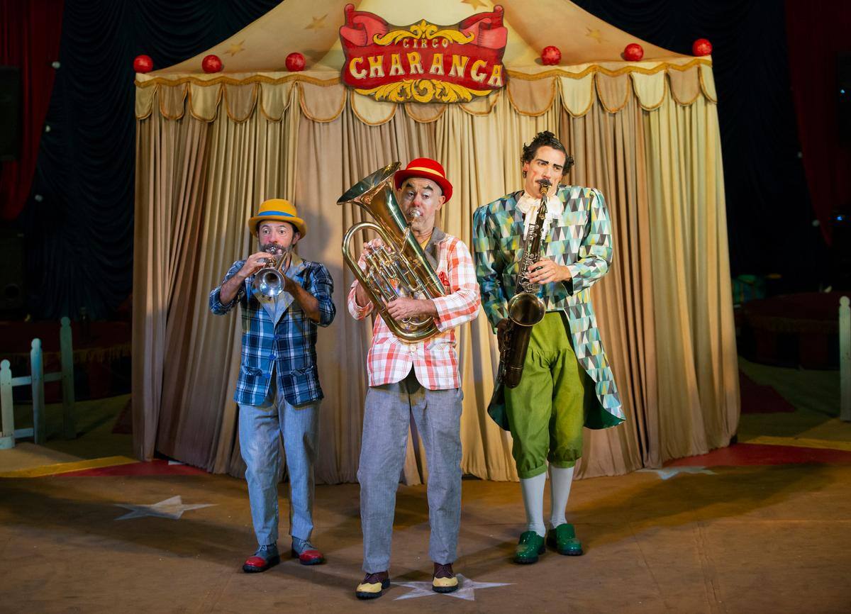 Espetáculo 'Circo Charanga', da Cia La Mínima, presta homenagem à palhaçaria de picadeiro e à tradição dos circos de lona