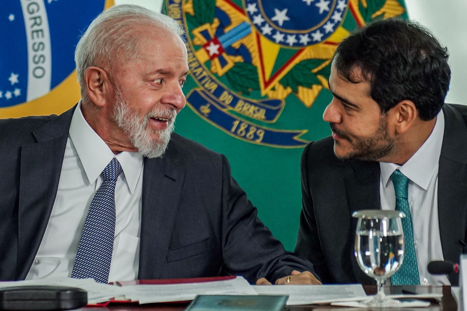 O presidente Lula pediu análise da AGU, chefiada por Jorge Messias, sobre a viabilidade jurídica de recurso contra a derrubada do IOF