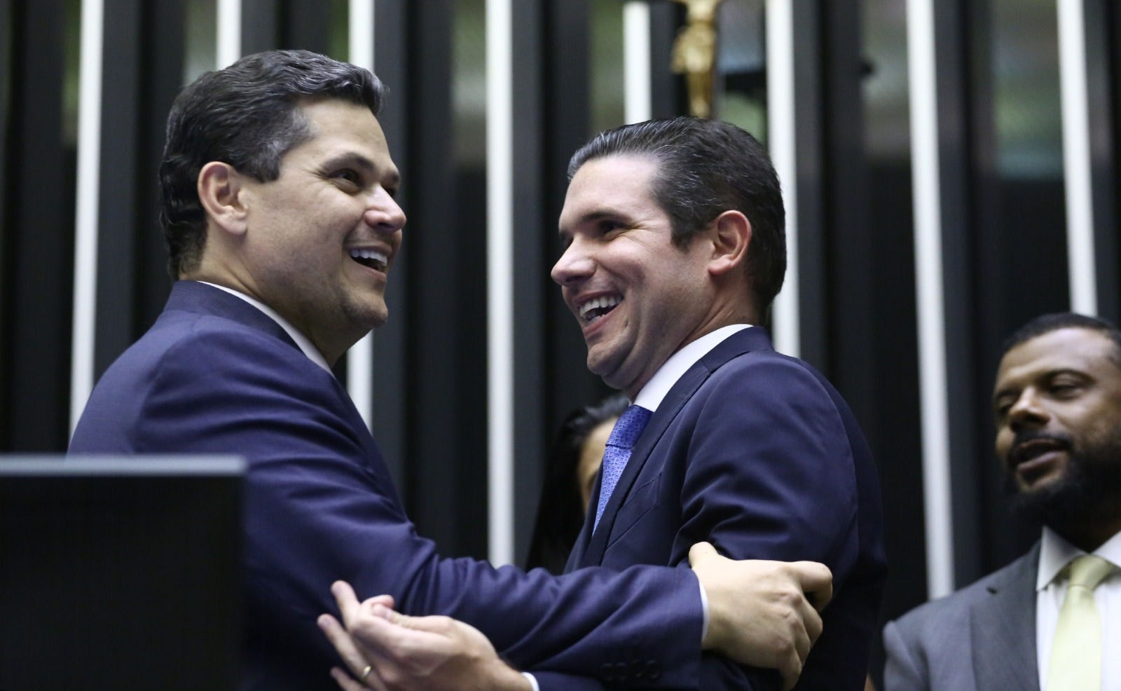 Congresso impôs semana de derrotas para o governo Lula com a derrubada de vetos e a instalação da CPMI que vai apurar fraudes no INSS