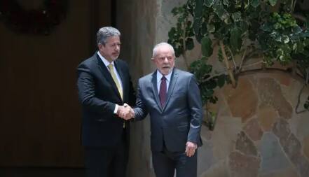 O presidente da República, Luiz Inácio Lula da Silva (PT), e o presidente da Câmara dos Deputados, Arthur Lira (PP-AL)