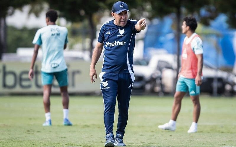 O rendimento do trabalho do técnico Leonardo Jardim no Cruzeiro mudou nos últimos 12 jogos (Foto: Gustavo Aleixo/Cruzeiro)