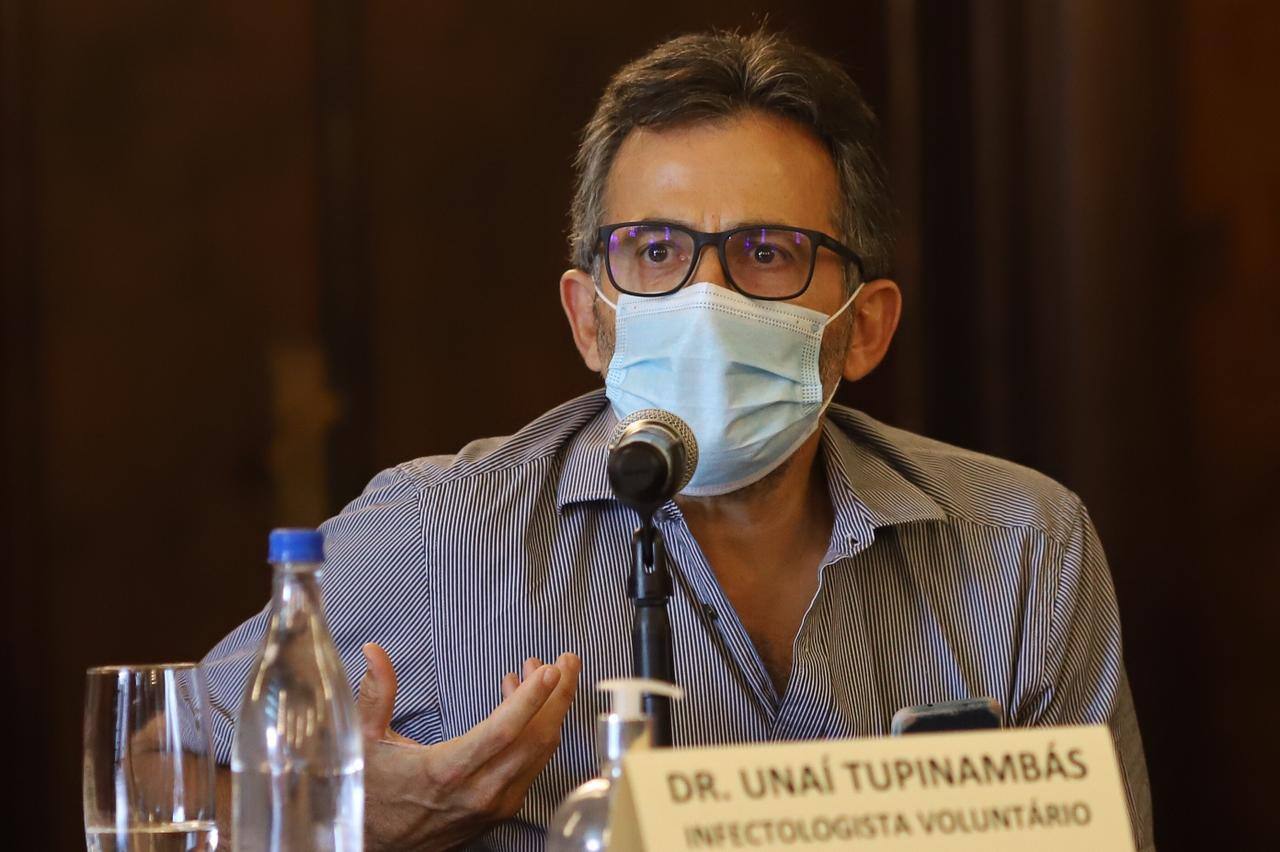 Unaí Tupinambás é médico voluntário do comitê de enfrentamento à pandemia na capital