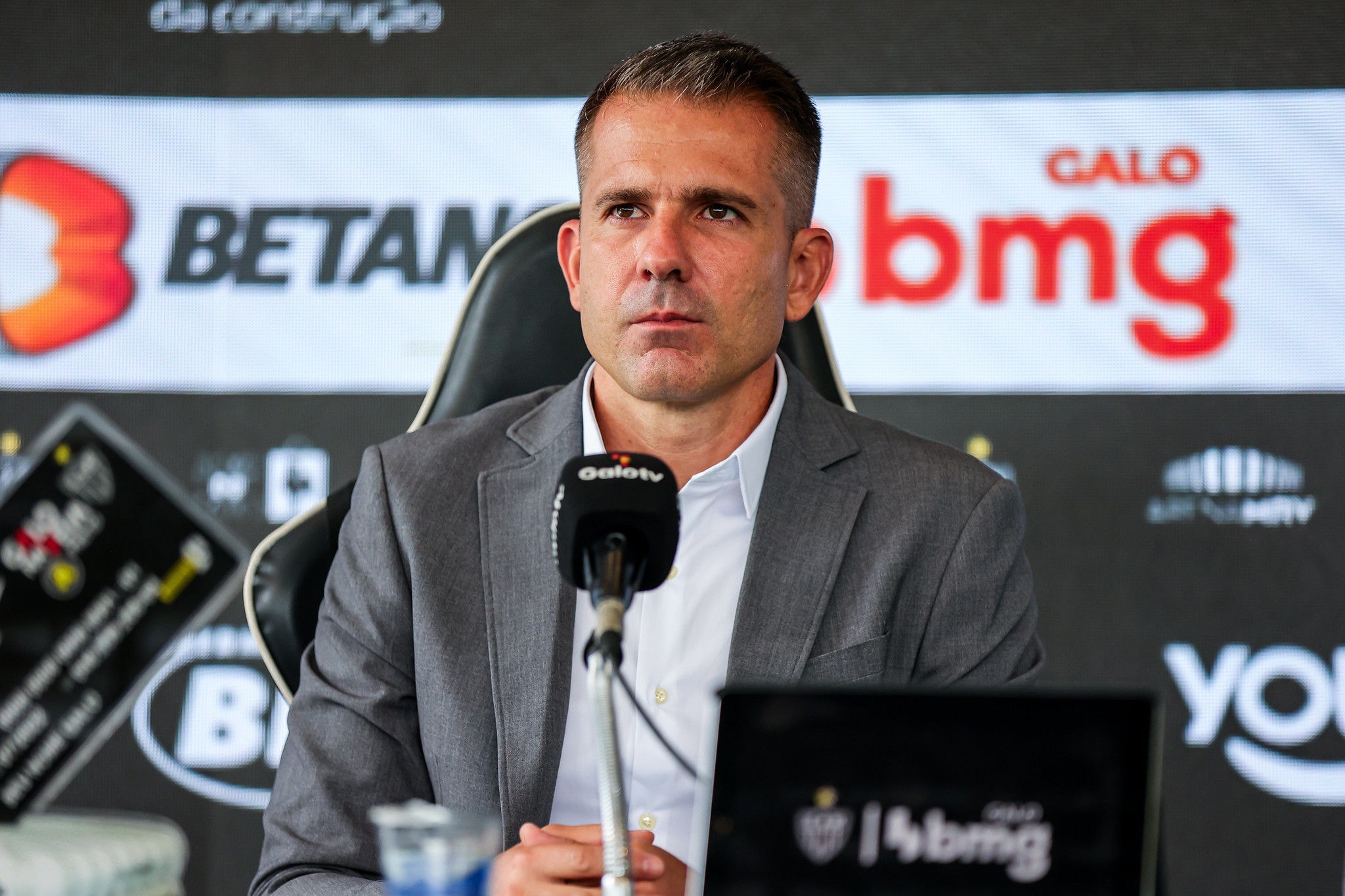 Victor Bagy, diretor de futebol do Atlético, leva gancho do STJD