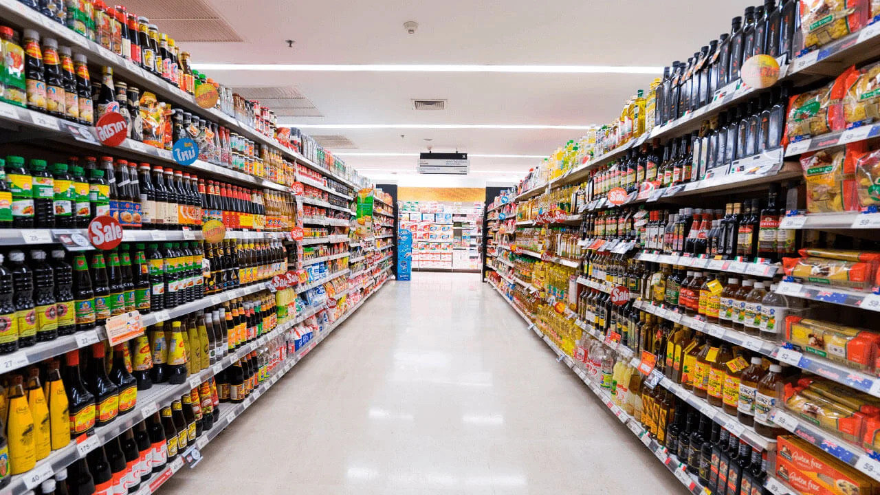 Cliente acusado injustamente de furto será indenizado por rede de supermercados