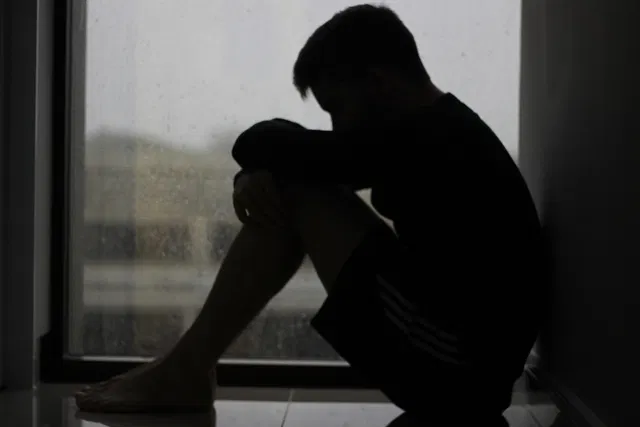 Homem é preso por ameaçar esposa de morte depois dela denunciá-lo por violência sexual contra próprio filho