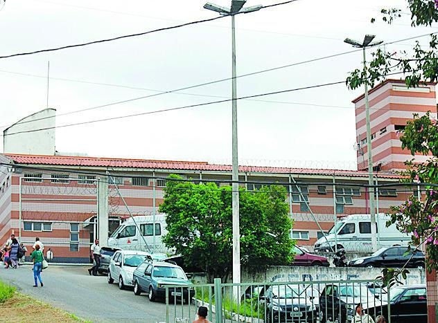 Familiares reclamam por não ter recebido nenhuma informação sobre a suspensão das visitas