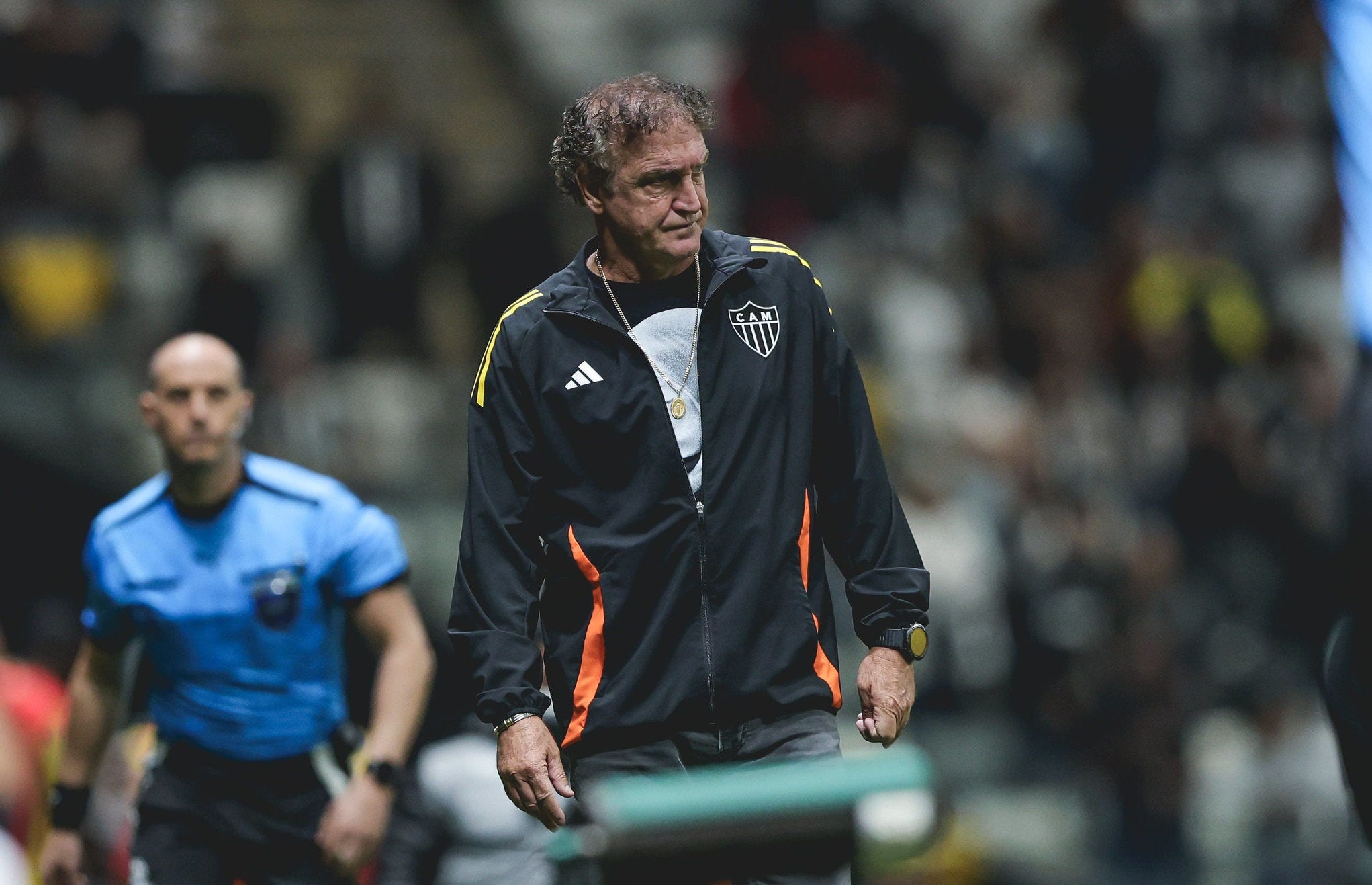 Treinador optou por colocar Scarpa e Rony como titulares