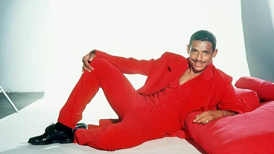 Vampeta posa em sessão de fotos para a revista "G Magazine" em 1999