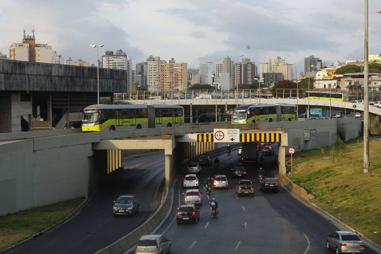 Corpo é encontrado dentro de carrinho de supermercado em BH