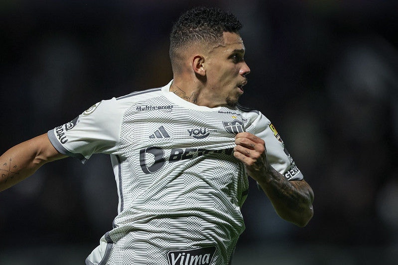 O Atlético conta com o reforço do atacante Paulinho para tentar superar o Fortaleza pelo Campeonato Brasileiro