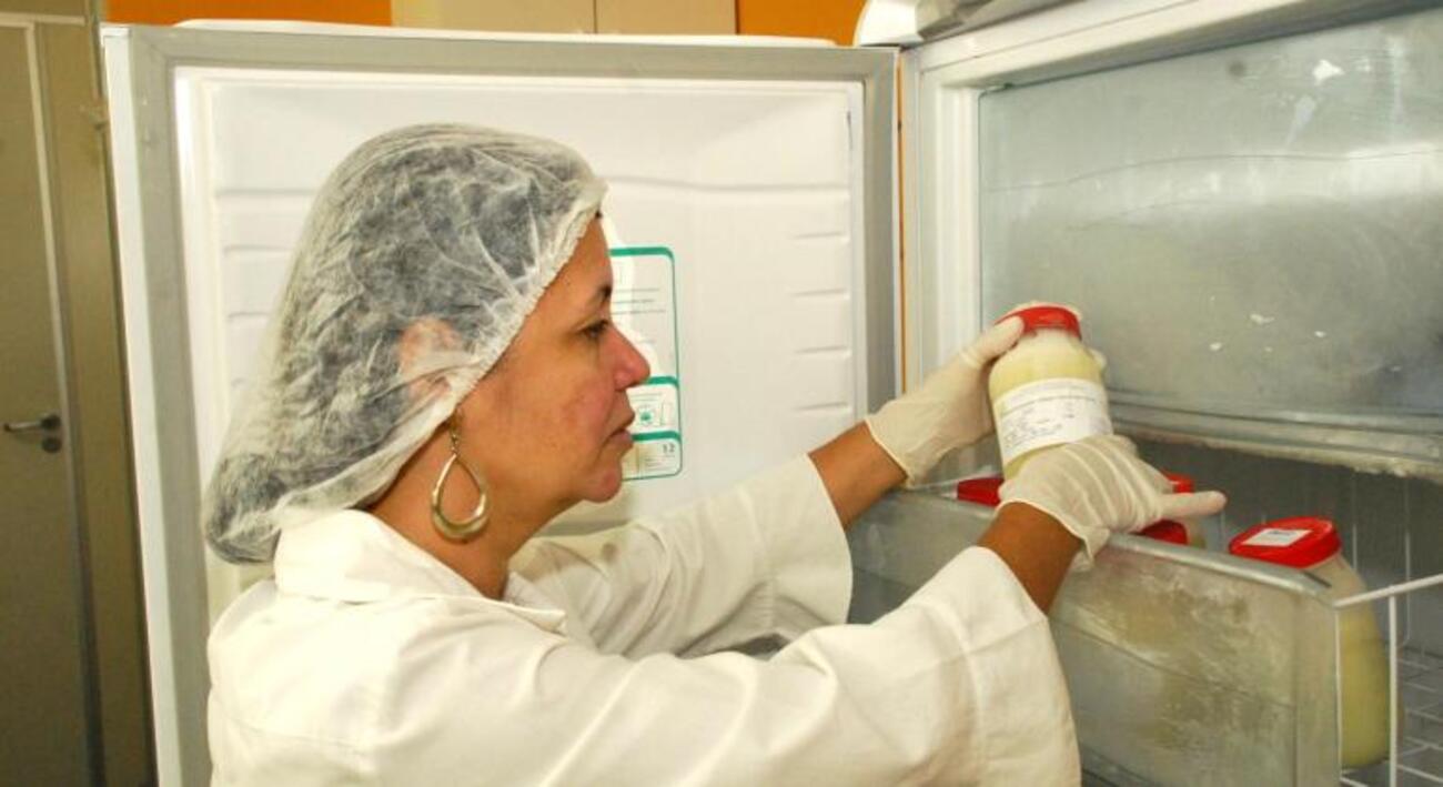 Para doar leite materno, é necessário apresentar documento de identidade e a caderneta de pré-natal