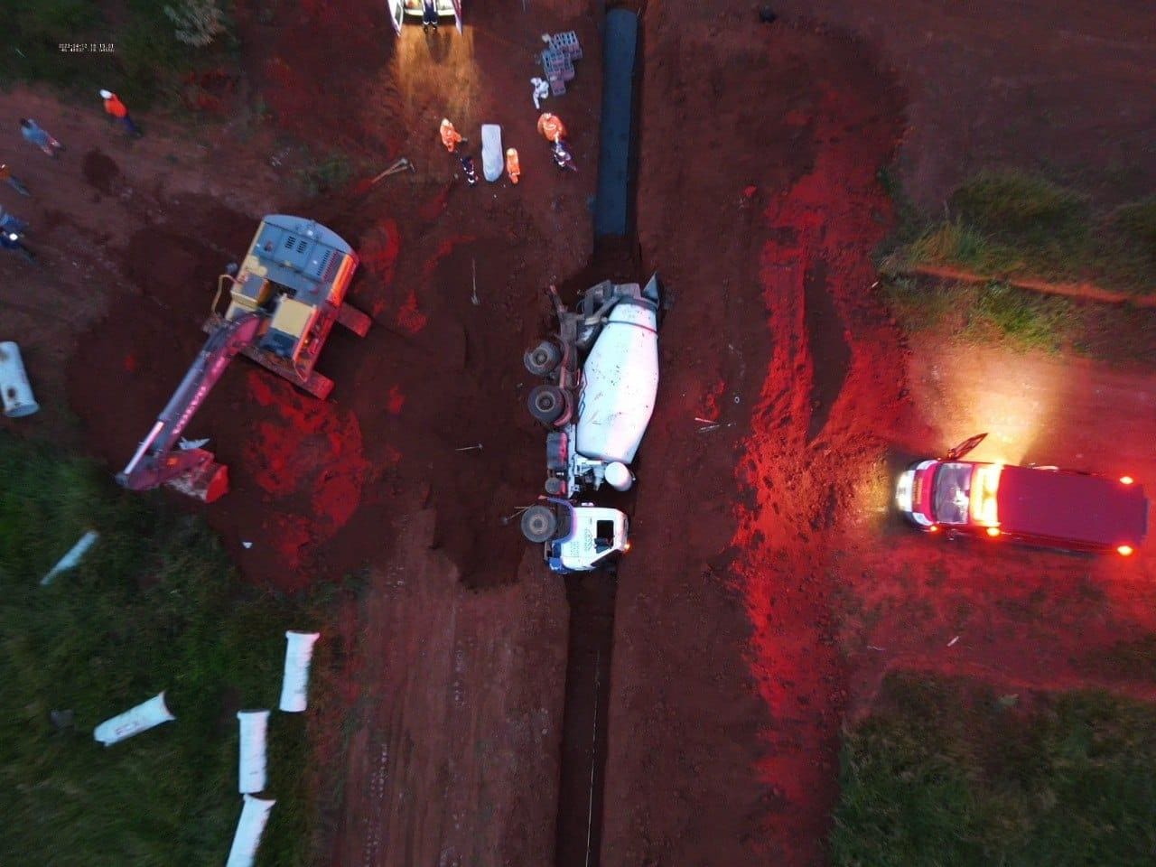 Trabalhador morre soterrado e prensado por caminhão betoneira em Minas