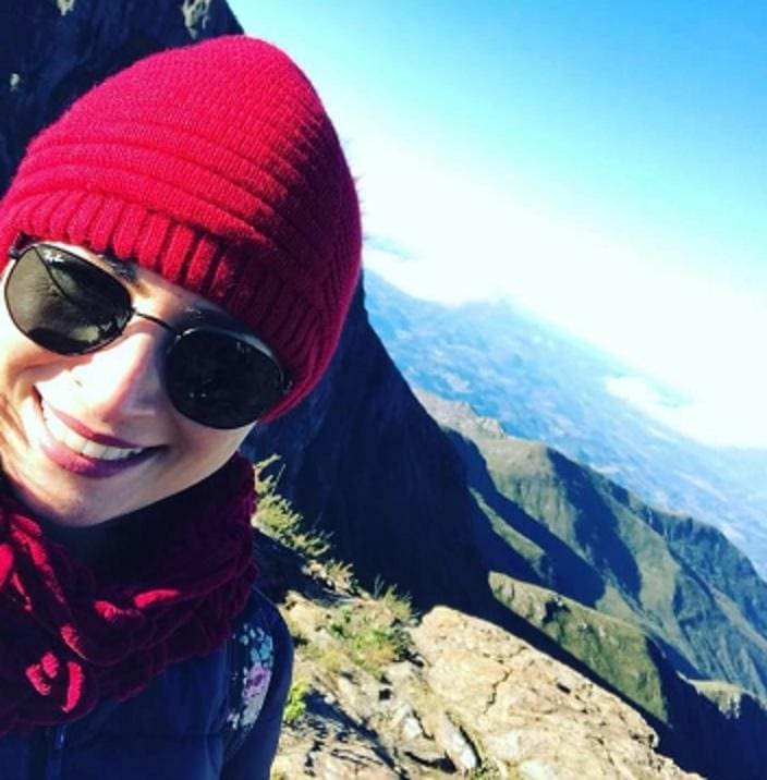 Jane teve o rosto completamente desfigurado após a agressão