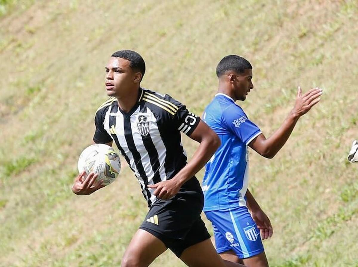 Cauã Soares marcou os dois gols da vitória do time Sub-17 do Galo neste sábado (14)
