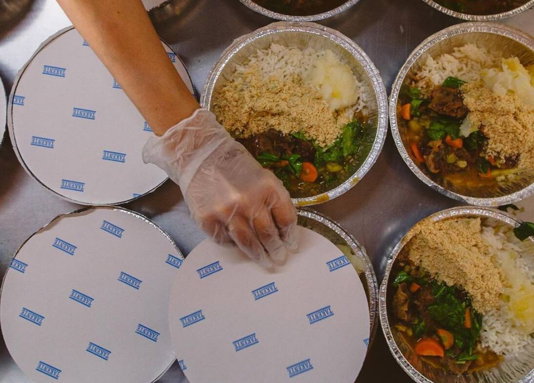 Projeto social faz vaquinha para distribuir alimento a pessoas carentes em BH