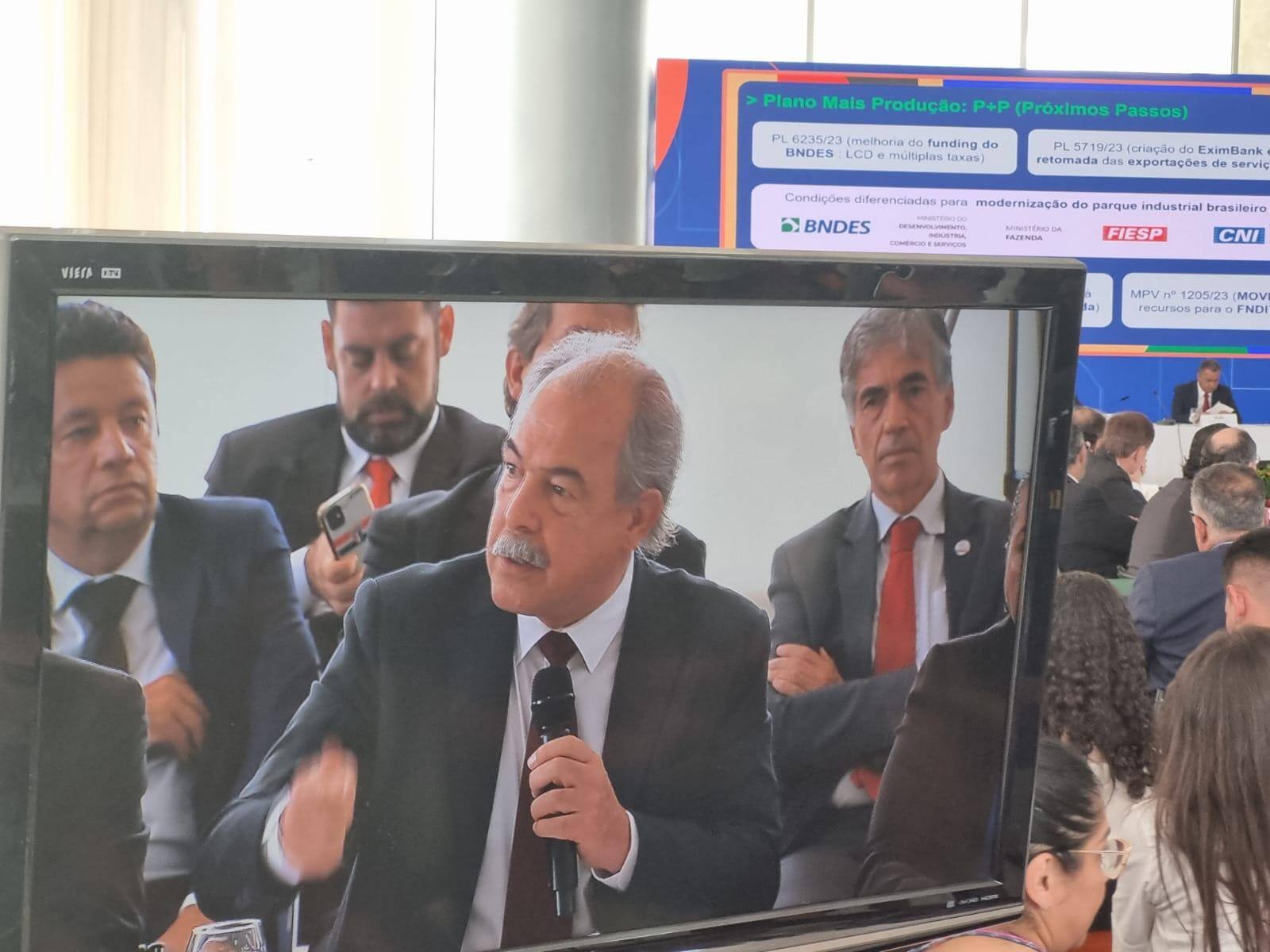 O presidente do BNDES, Aloizio Mercadante, durante o lançamento do programa Nova Indústria Brasil (NIB)