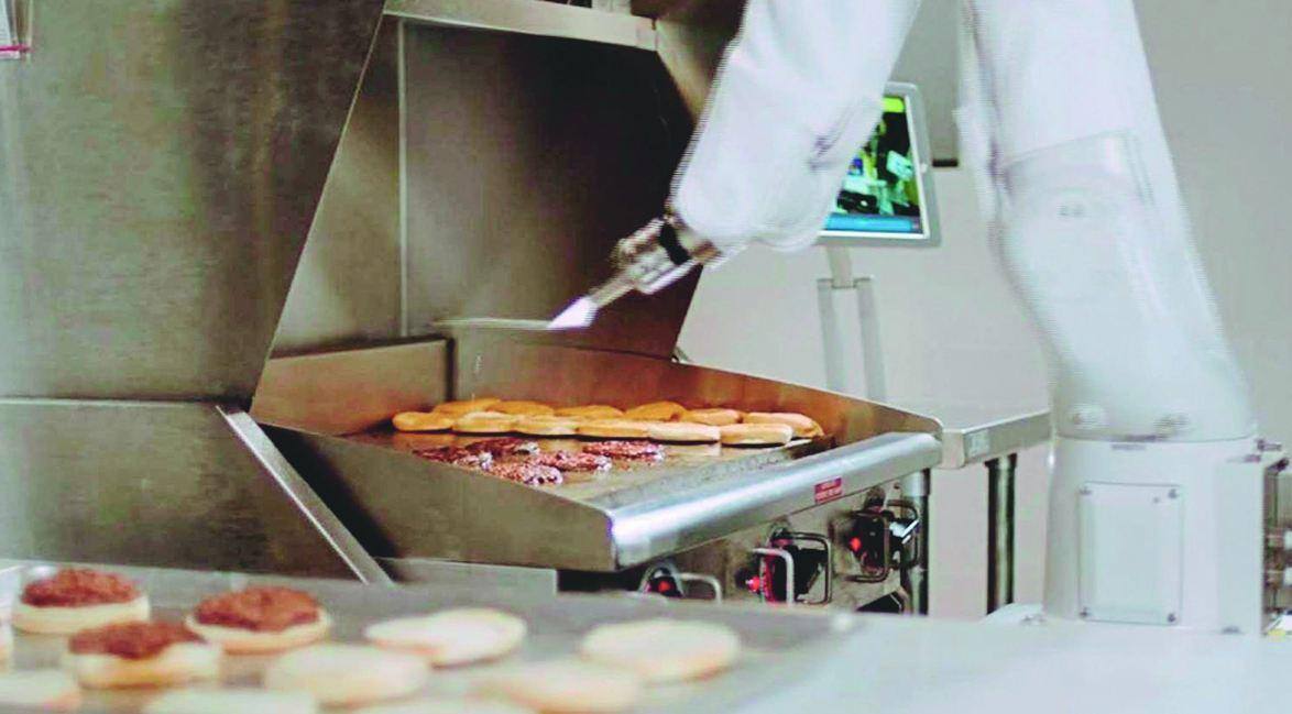 Inteligência Robô usa braço mecânico de seis eixos com scanners térmicos e programas que identificam a comida