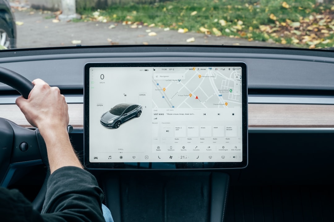 Tesla é condenada a pagar quase R$ 2 bilhões por acidente fatal com Autopilot nos EUA
