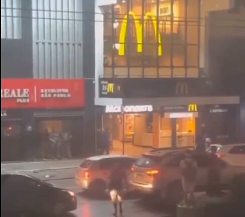 Depredação no McDonald's da avenida Ipiranga, em São Paulo