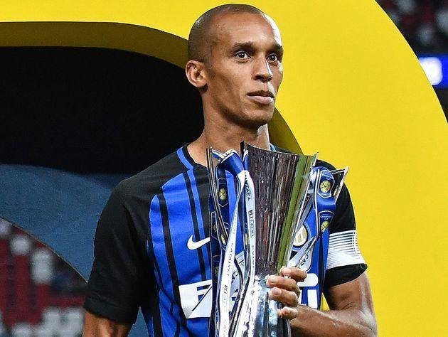 Inter de Milão anuncia renovação de contrato de Miranda