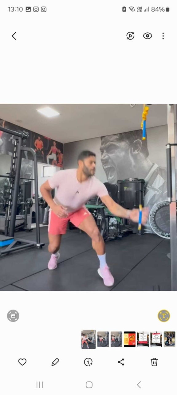 Hulk fazendo atividades físicas e de tempo de reação em sua academia particular