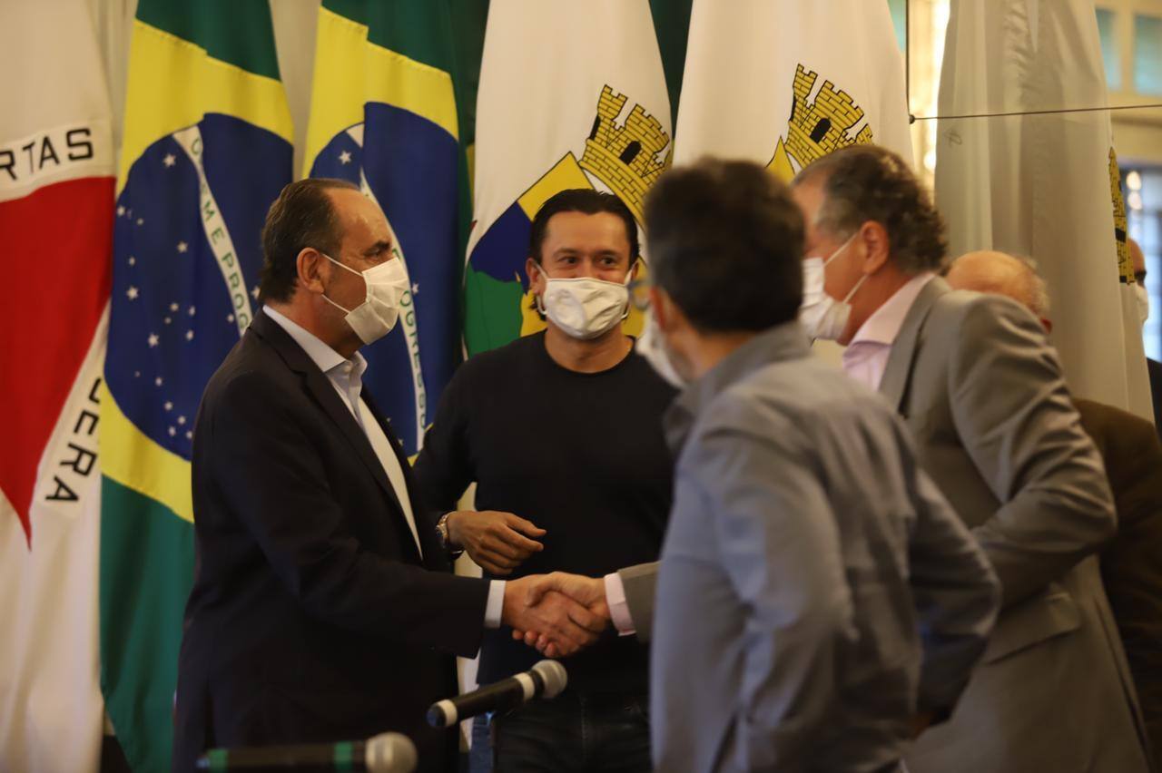 Kalil liberou a volta de público aos estádios após reunião com representantes de Atlético, Cruzeiro e América