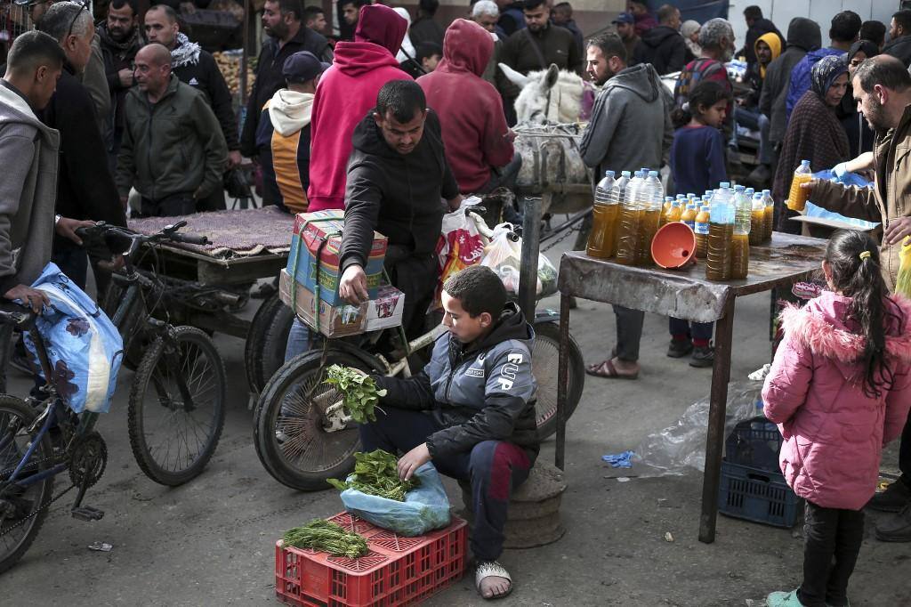 Palestinos enfrentam escassez de comida na Faixa de Gaza