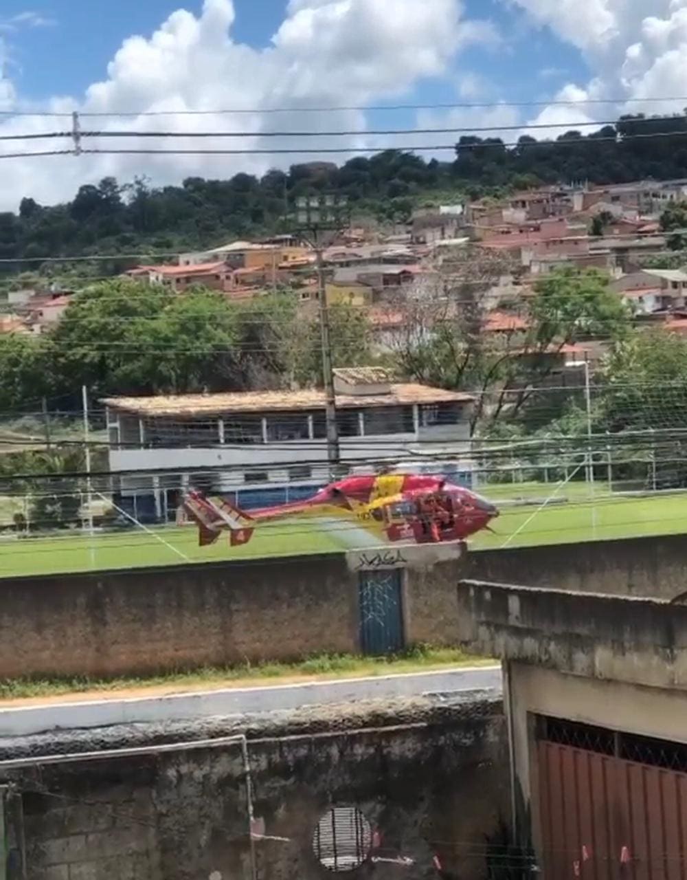 Helicóptero dos Bombeiros socorreu uma das vítimas