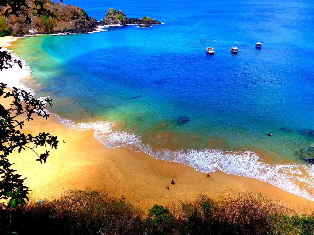 Praia do Sancho, em Noronha, foi eleita a mais bonita do mundo em 2023