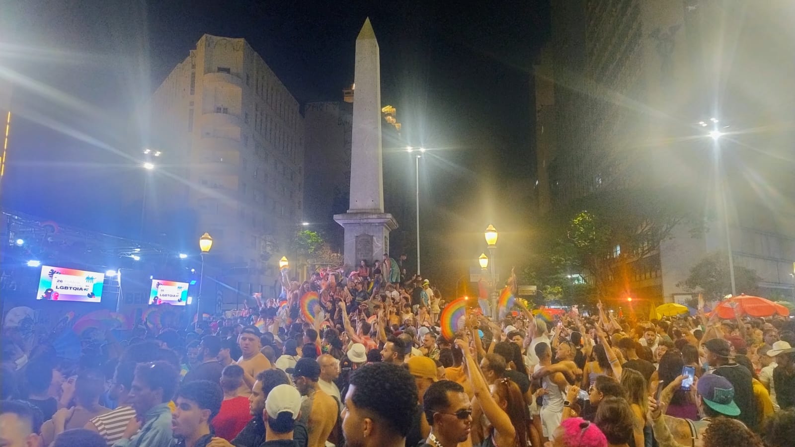 A 26ª Parada do Orgulho LGBTQIAPN+ de  Belo Horizonte ocupou a avenida Afonso Pena; cortejo terminou na Praça Sete