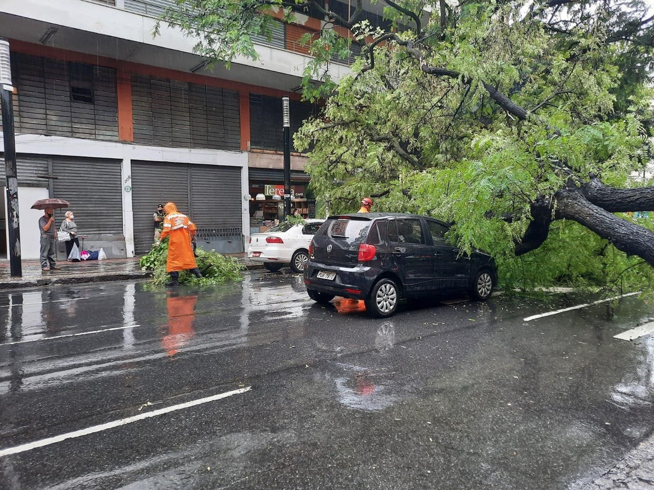 Apesar dos danos, ninguém se feriu