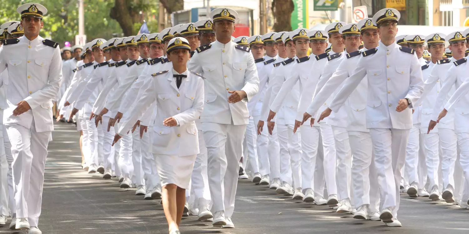 Militar trans é assediada por superior na Marinha e Justiça impõe condenação inédita no RJ