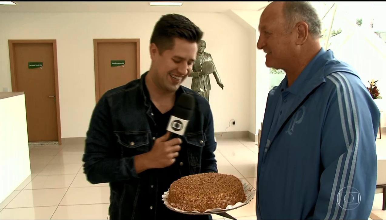 Aniversariante, Felipão ganha bolo de Ana Maria Braga no Palmeiras