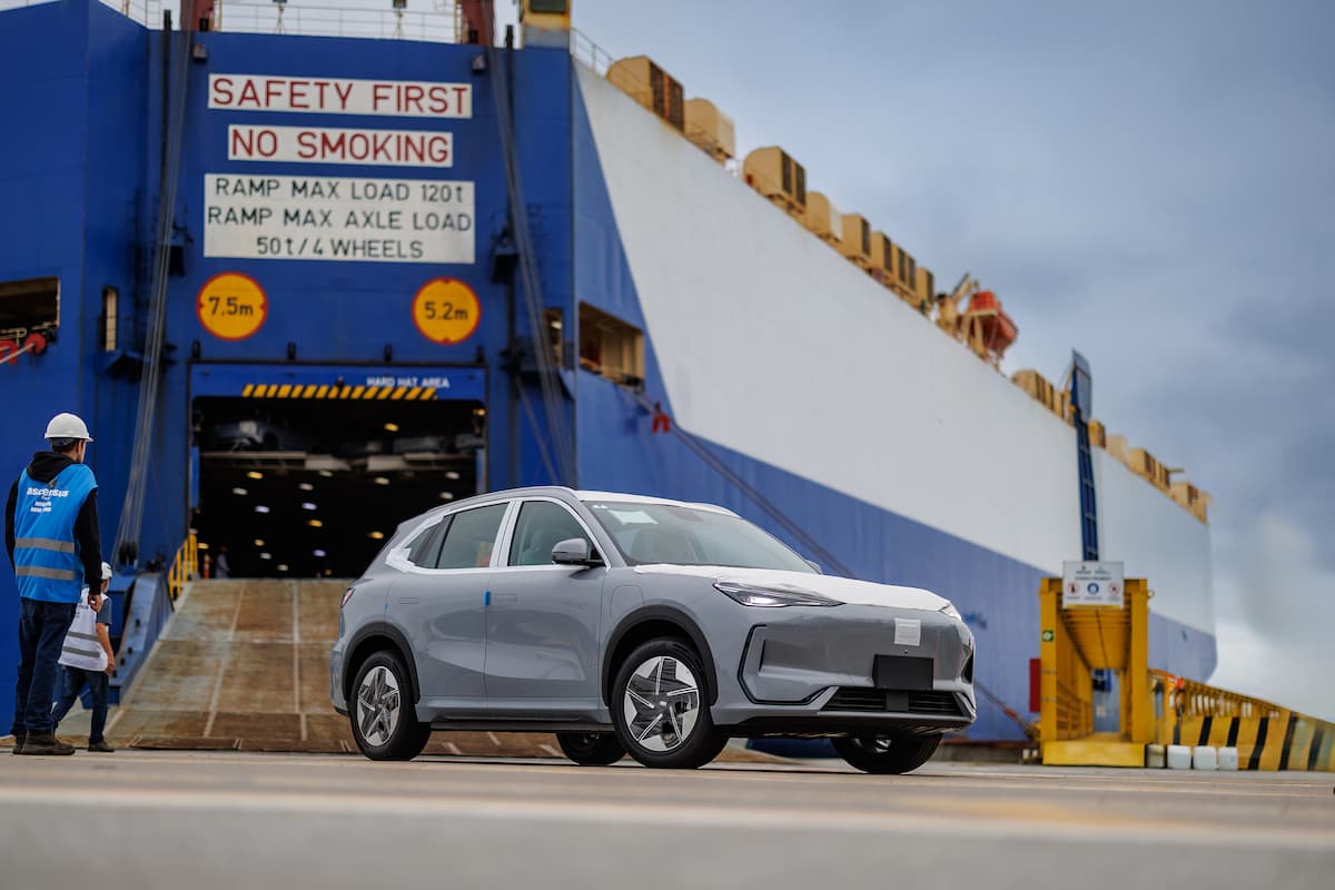 Primeiro modelo da Geely chegará ao Brasil em parceria com a Renault
