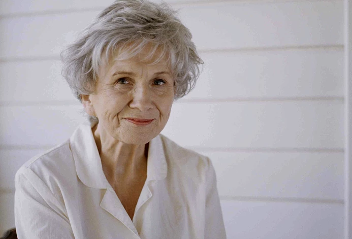 A escritora canadense Alice Munro, tinha 92 anos, e era uma  considerada uma das grandes contistas da literatura mundial