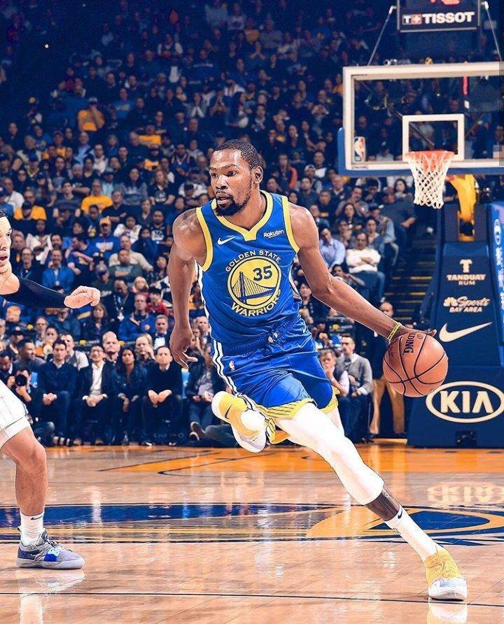 Kevin Durant foi destaque do Golden State Warriors em difícil vitória sobre o Orlando Magic