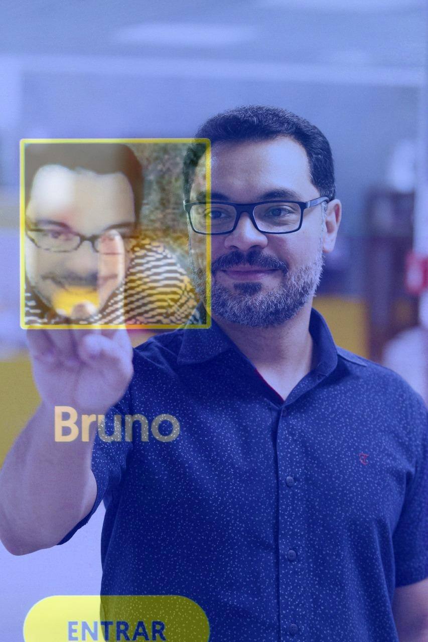 Para Bruno Oliveira, ter acesso a uma agência não faz diferença na sua vida; ele usa o aplicativo