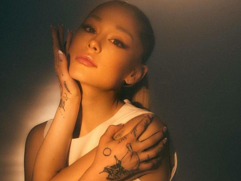 Ariana Grande revelou ter interesse por histórias de assassinos em série