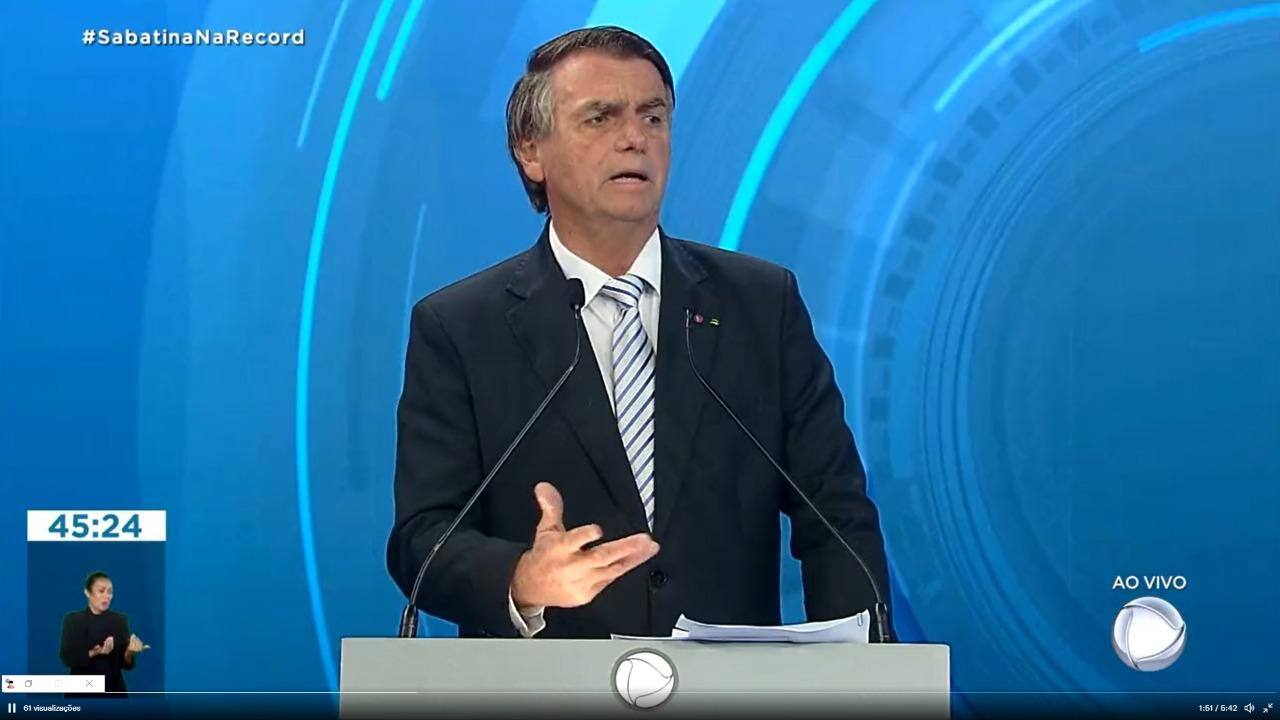 Presidente Jair Bolsonaro em sabatina da TV Record neste domingo (23)