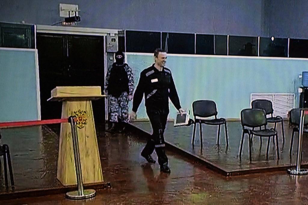 Alexei Navalny chega em tribunal russo