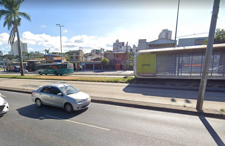 Adolescente foi atropelada na faixa do Move em frente à UFMG