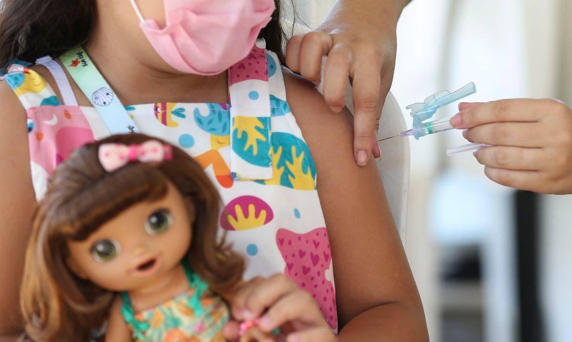vacinação contra covid em criança