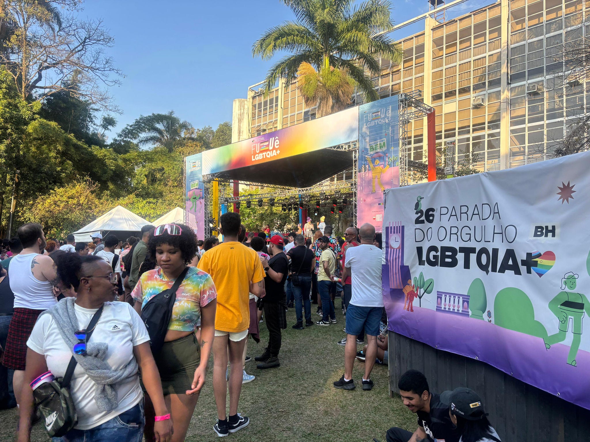 Entre os destaques, estava a atriz e cantora Lin da Quebrada