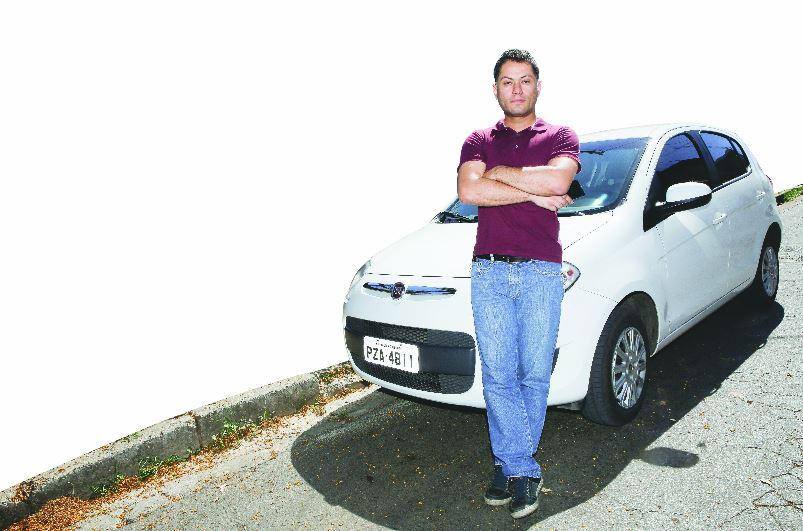 O designer gráfico Breno Carvalho, 30, pediu demissão do último emprego por não suportar a postura de superioridade da ex-chefe dentro da empresa