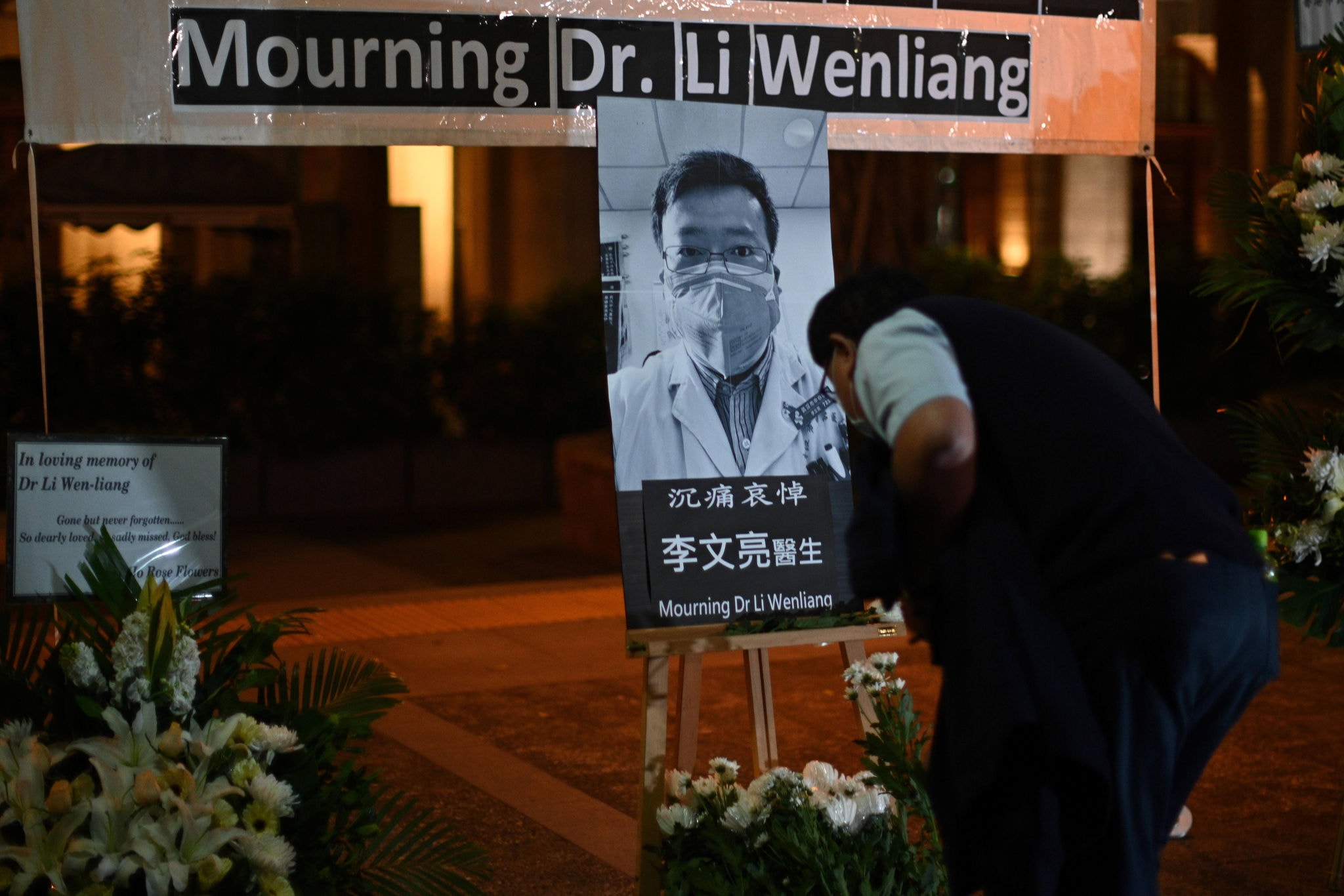 O médico Li Wenliang, que alertou as autoridades sobre o coronavírus, teve sua morte anunciada há uma semana